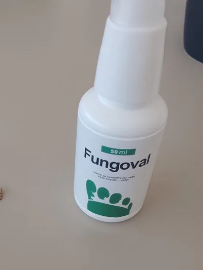 Fungoval krema na stolu