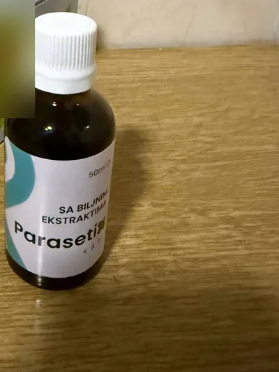Parasetix bočica na stolu