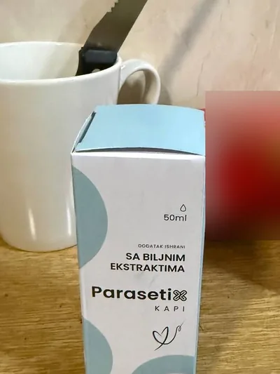 Parasetix kutija na stolu